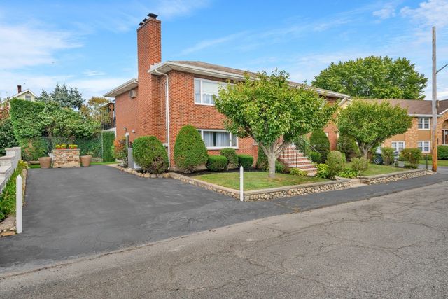 32 Robert Rd, Revere, MA 02151