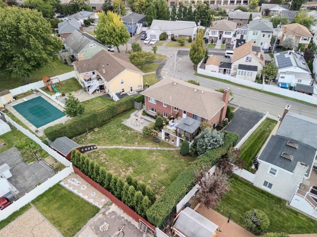 32 Robert Rd, Revere, MA 02151