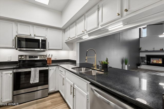 12023 N 27TH Place, Phoenix, AZ 85028