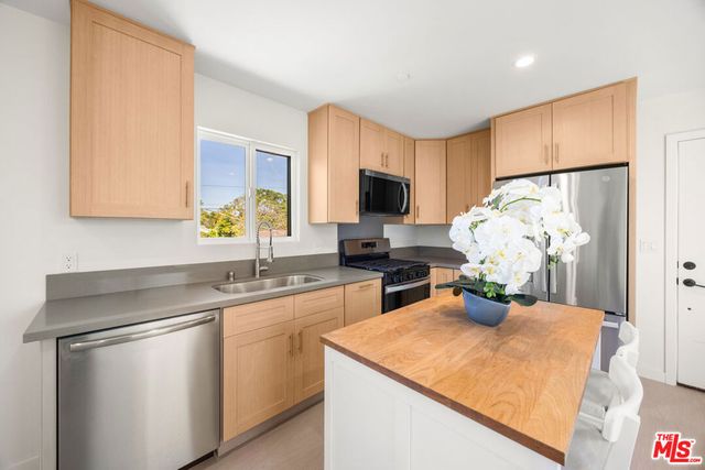 2621 Veteran Avenue, Los Angeles, CA 90064