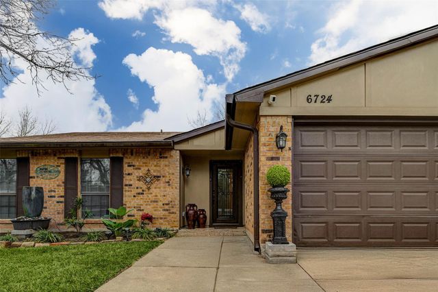 6724 Pickett Drive, Richmond, TX 77469
