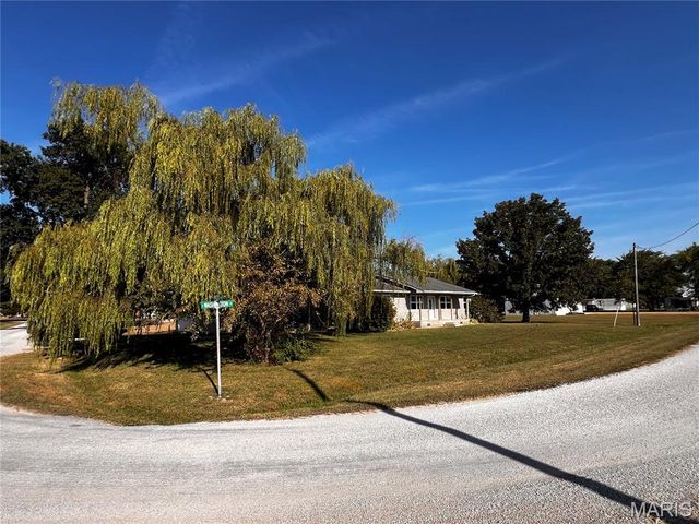 107 S Washington Street, Patoka, IL 62875