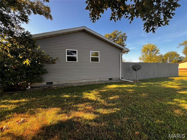 107 S Washington Street, Patoka, IL 62875