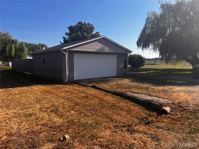 107 S Washington Street, Patoka, IL 62875