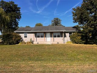 107 S Washington Street, Patoka, IL 62875