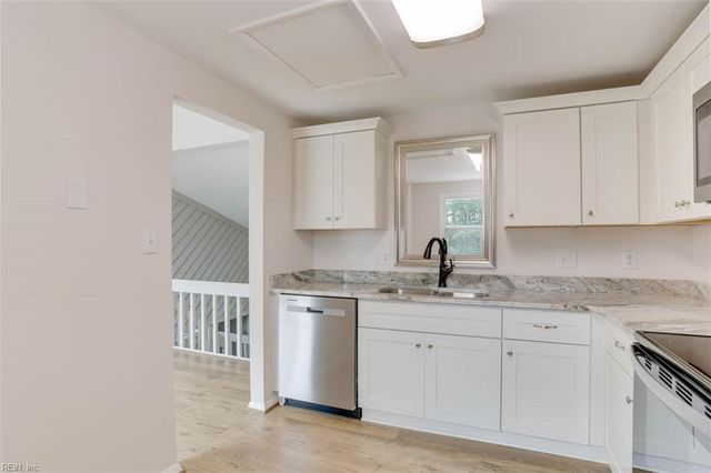 7 Cathy DR, Newport News, VA 23608