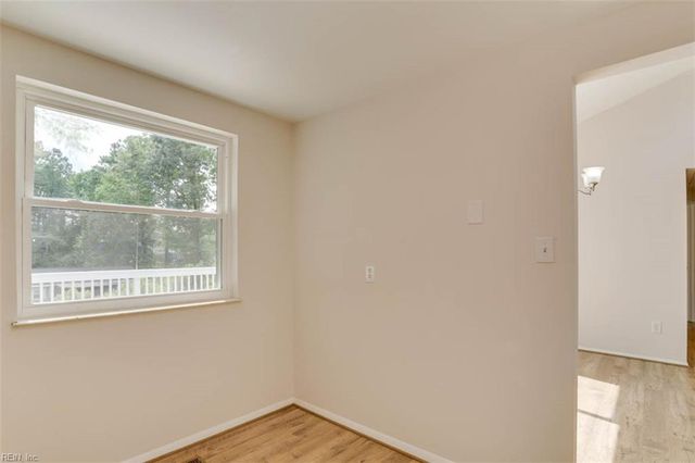 7 Cathy DR, Newport News, VA 23608
