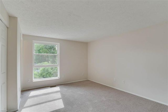 7 Cathy DR, Newport News, VA 23608