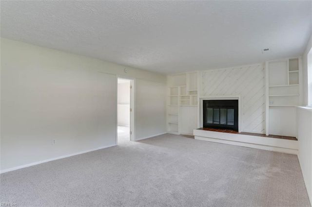 7 Cathy DR, Newport News, VA 23608