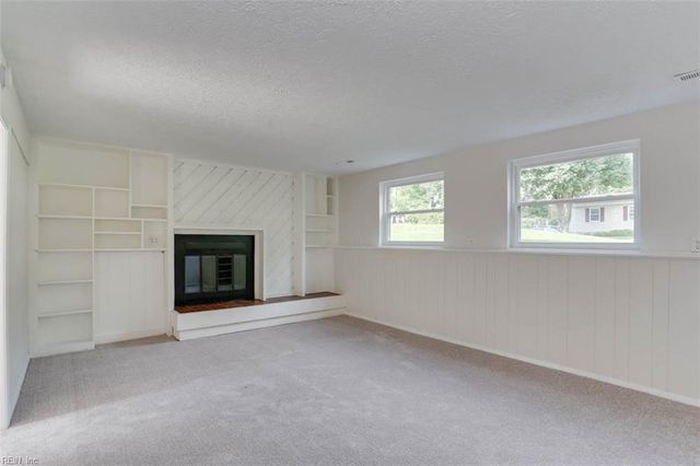 7 Cathy DR, Newport News, VA 23608