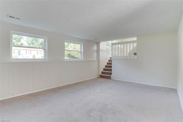 7 Cathy DR, Newport News, VA 23608
