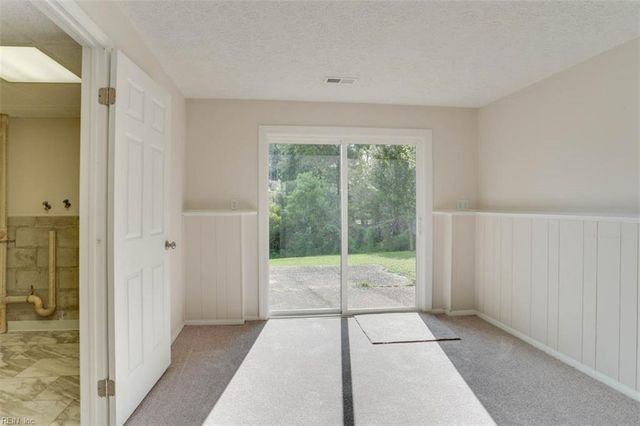 7 Cathy DR, Newport News, VA 23608