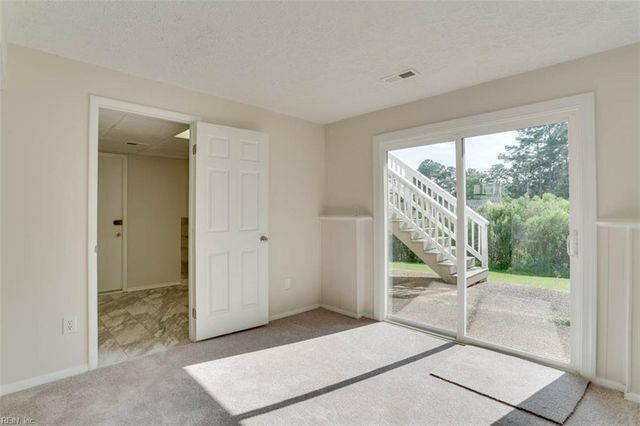 7 Cathy DR, Newport News, VA 23608