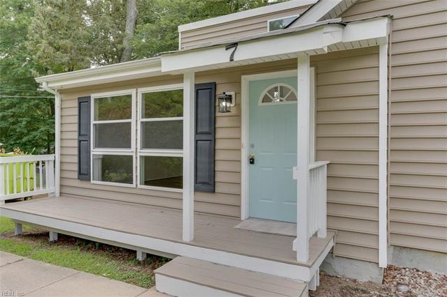 7 Cathy DR, Newport News, VA 23608