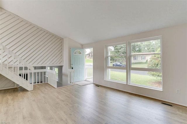 7 Cathy DR, Newport News, VA 23608
