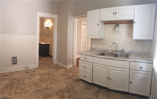 1812 Treadway Avenue, Cleveland, OH 44109