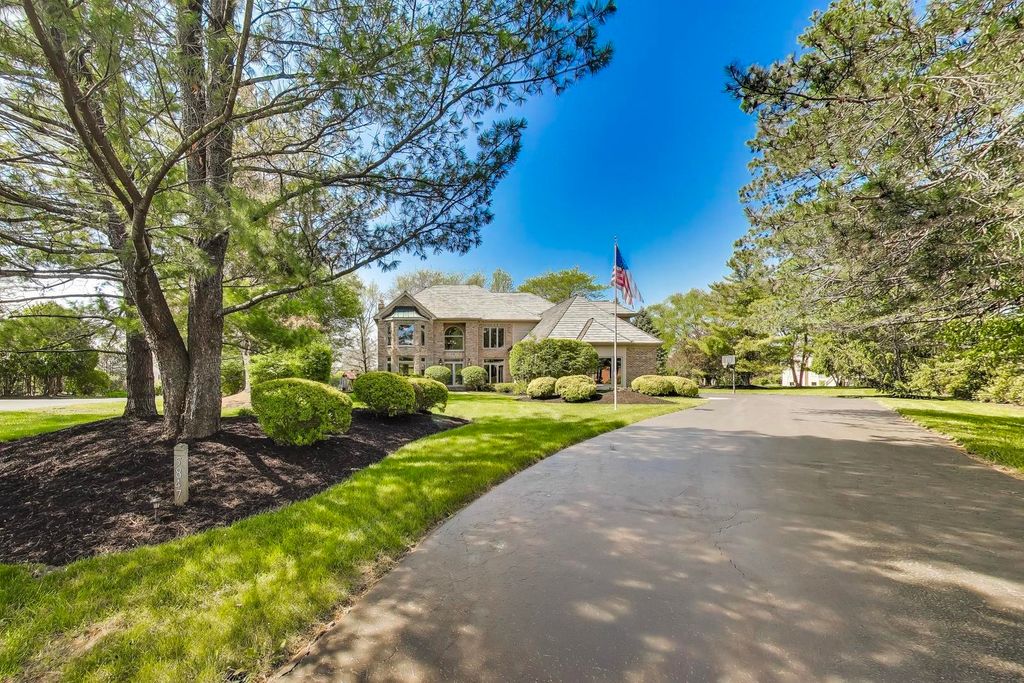 Image 2 of property listing at 5847 Goldeneye Drive, Long Grove, IL 60047