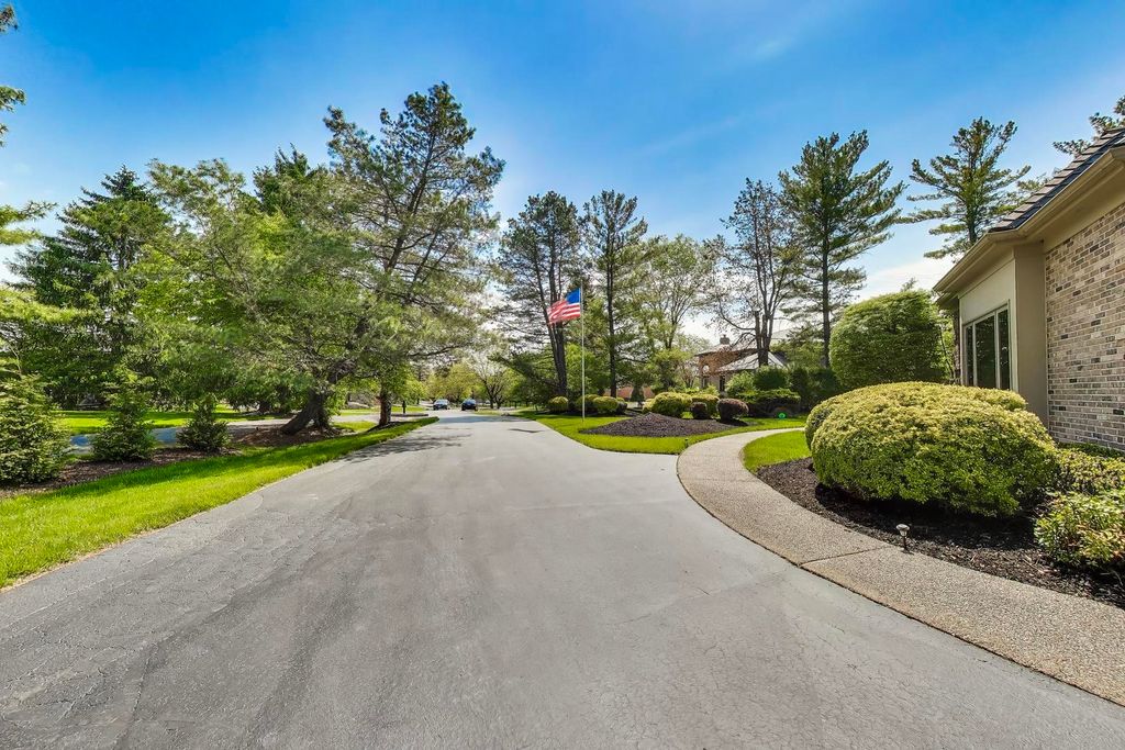 Image 4 of property listing at 5847 Goldeneye Drive, Long Grove, IL 60047