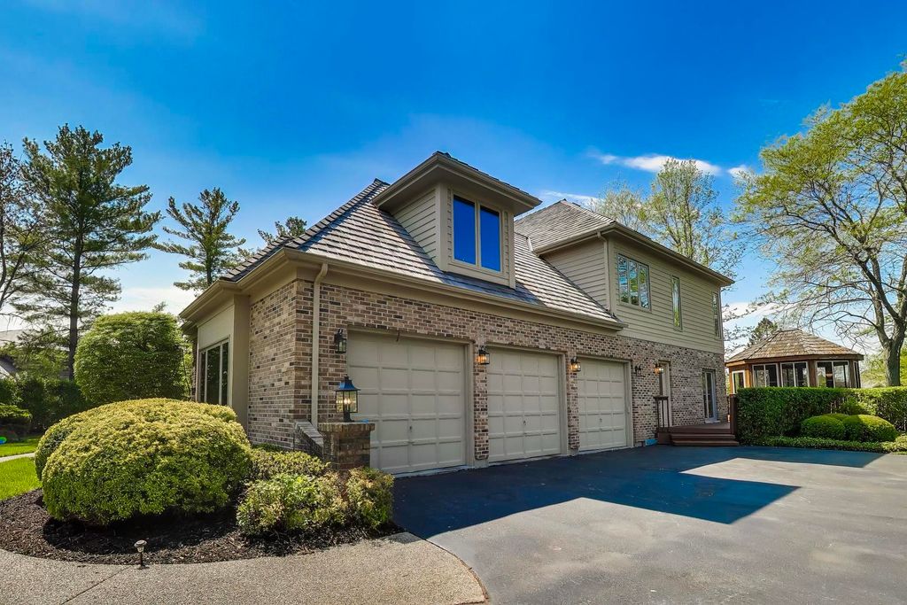 Image 6 of property listing at 5847 Goldeneye Drive, Long Grove, IL 60047
