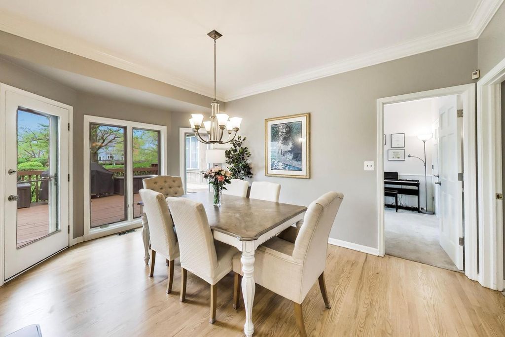Image 9 of property listing at 5847 Goldeneye Drive, Long Grove, IL 60047