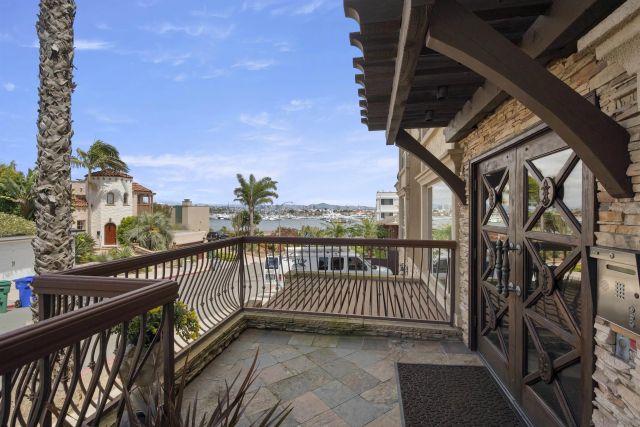 2955 McCall 301, San Diego, CA 92106