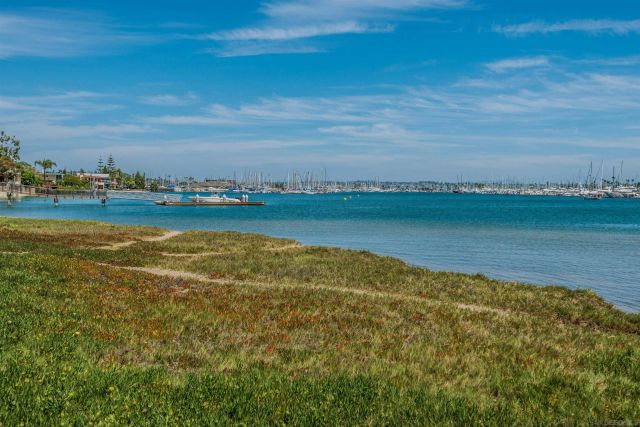 2955 McCall 301, San Diego, CA 92106