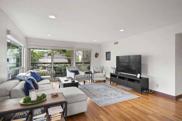2955 McCall 301, San Diego, CA 92106