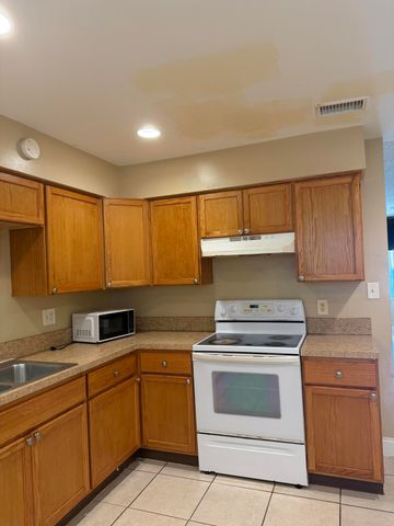 507 S 10th Street B, Fort Pierce, FL 34950
