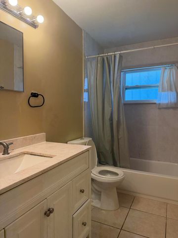 507 S 10th Street B, Fort Pierce, FL 34950