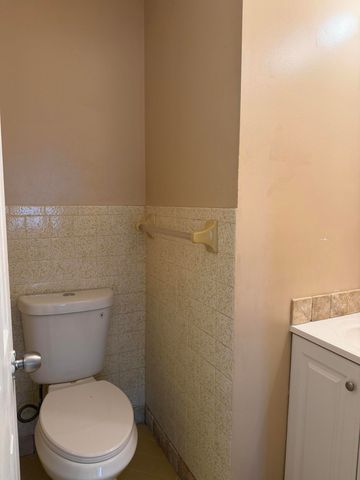 507 S 10th Street B, Fort Pierce, FL 34950