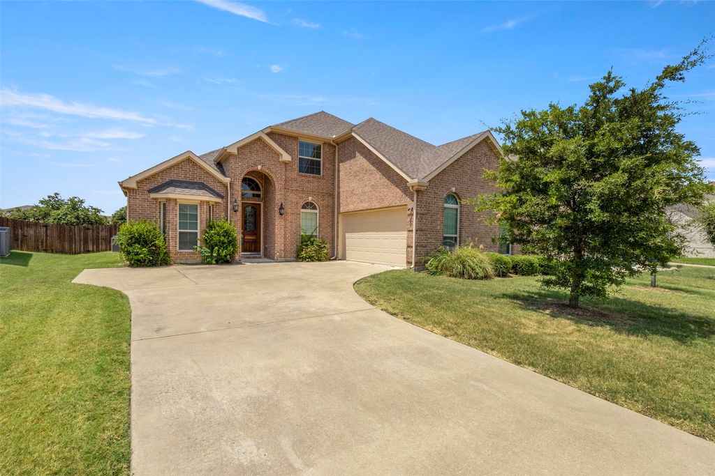 153 Pinewood Avenue, Red Oak, TX 75154