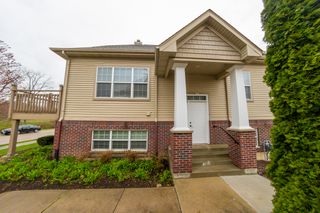2433 River Oaks Lane 6, Rockford, IL 61102