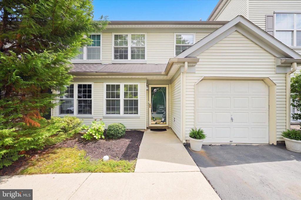 437 STONEBRIDGE BLVD, NEW CASTLE, DE 19720 — exterior