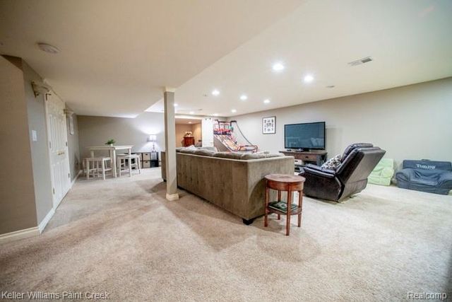 4853 Goodison Place Drive, Oakland Charter Township, MI 48306