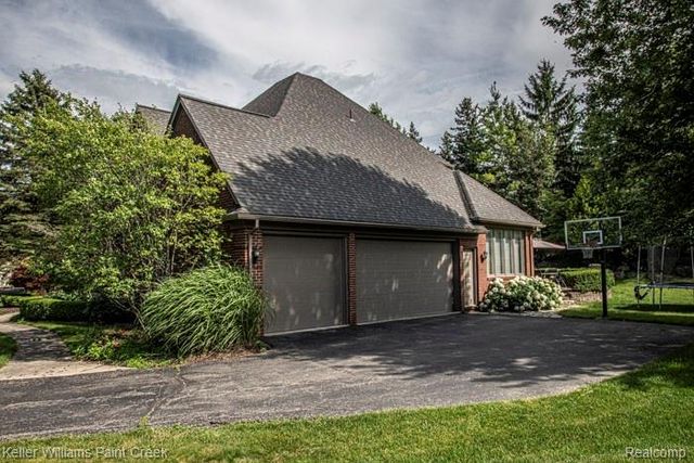 4853 Goodison Place Drive, Oakland Charter Township, MI 48306