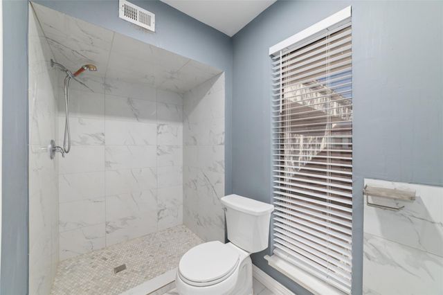 7655 S Braeswood Boulevard 2, Houston, TX 77071