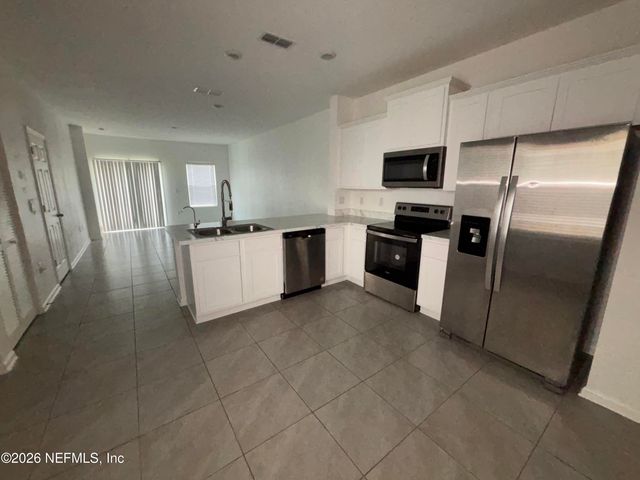 9015 GIFFORD Drive, Jacksonville, FL 32220