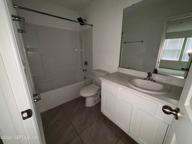 9015 GIFFORD Drive, Jacksonville, FL 32220