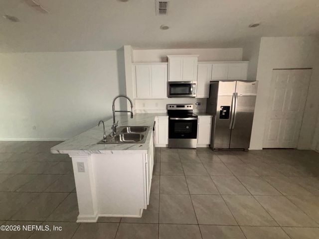 9015 GIFFORD Drive, Jacksonville, FL 32220