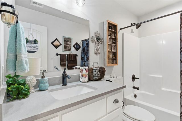 9011 Overland Drive, Siloam Springs, AR 72761