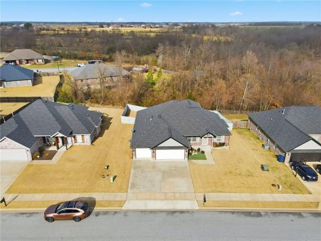 9011 Overland Drive, Siloam Springs, AR 72761