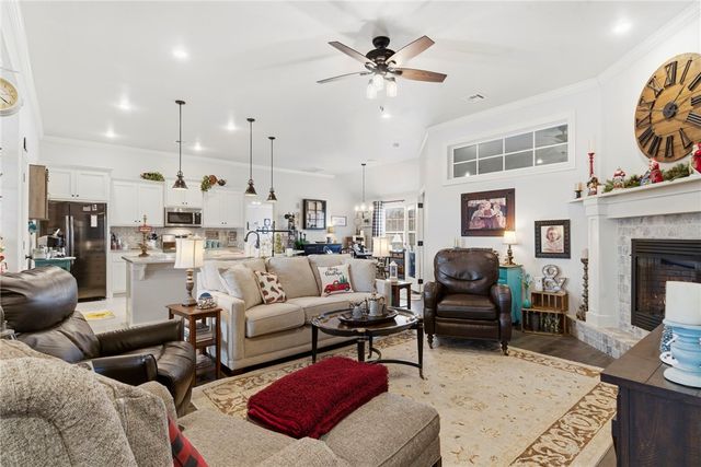 9011 Overland Drive, Siloam Springs, AR 72761