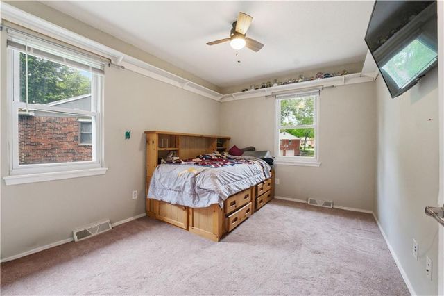 2904 NW Bedford Court, Blue Springs, MO 64015