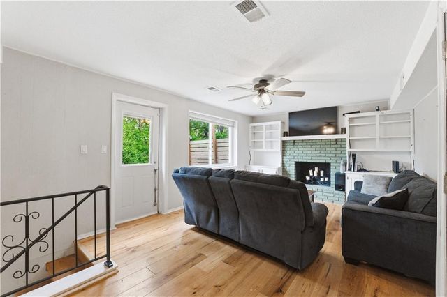 2904 NW Bedford Court, Blue Springs, MO 64015