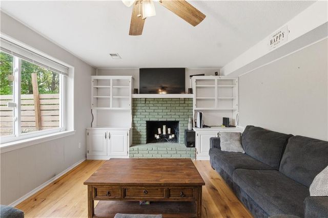 2904 NW Bedford Court, Blue Springs, MO 64015