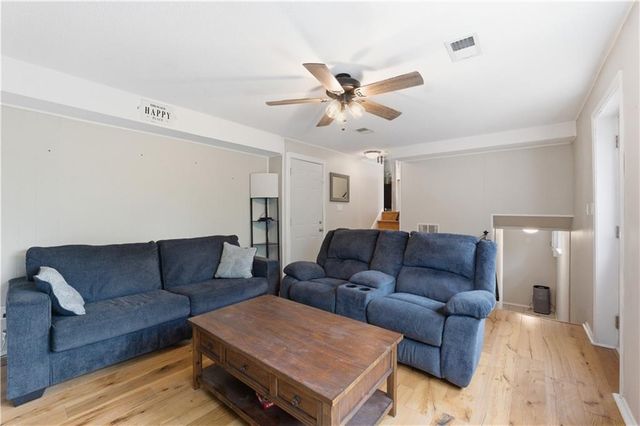 2904 NW Bedford Court, Blue Springs, MO 64015