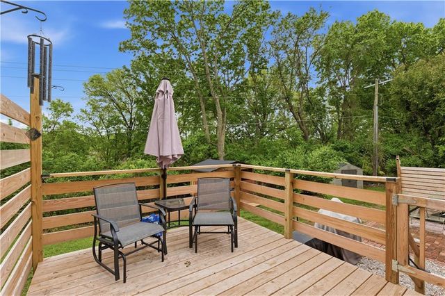 2904 NW Bedford Court, Blue Springs, MO 64015