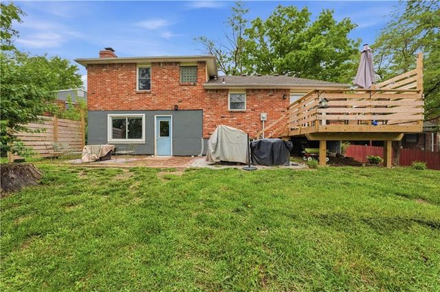 2904 NW Bedford Court, Blue Springs, MO 64015