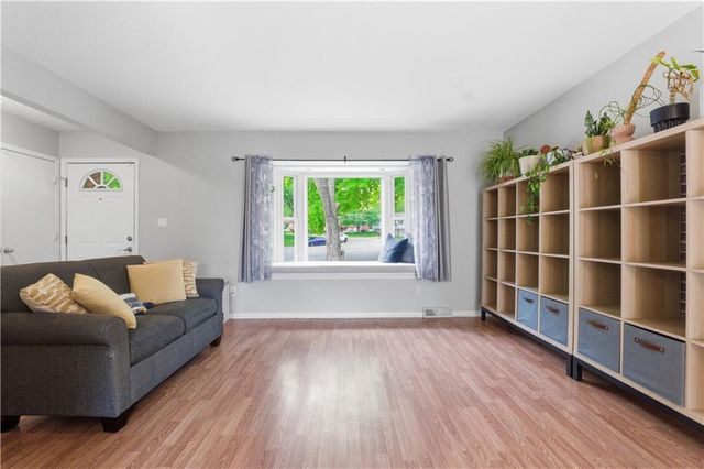 2904 NW Bedford Court, Blue Springs, MO 64015