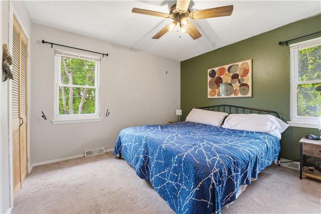 2904 NW Bedford Court, Blue Springs, MO 64015